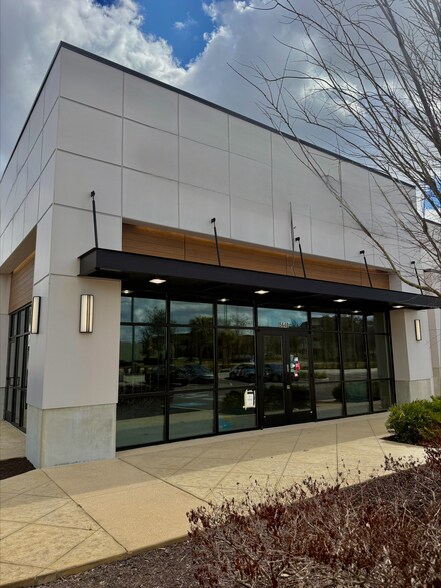 More Photos Of 5628 Circa Fishhawk Blvd, Lithia General Retail For Lease
