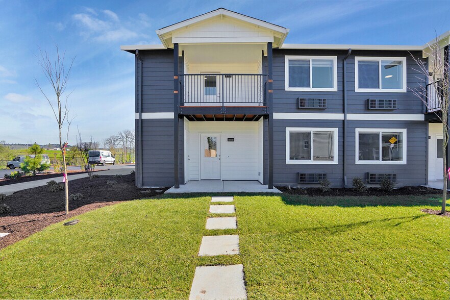 More Photos Of 354 S 8th St, Carlton Multifamily For Sale