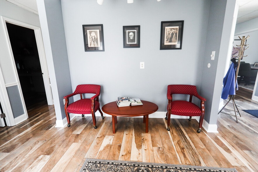 More Photos Of 146 S Lakeview Dr, Gibbsboro Office For Sale