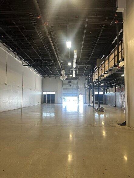 More Photos Of 14930 Corporate Rd S, Jupiter Warehouse For Sale