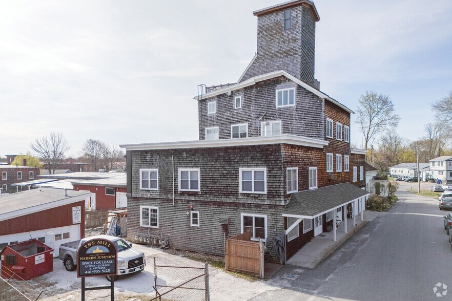 More Photos Of 32 Cole St, Warren Showroom For Lease