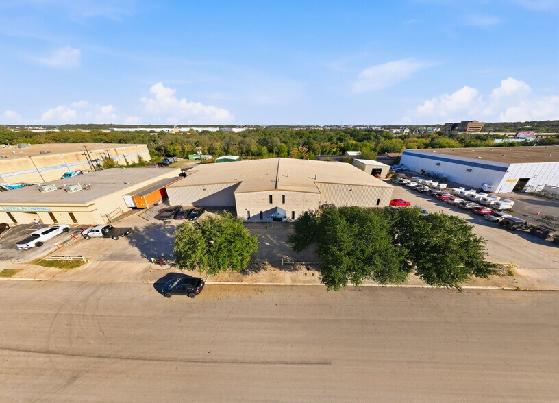 More Photos Of 315 N Park Dr, San Antonio Warehouse For Sale