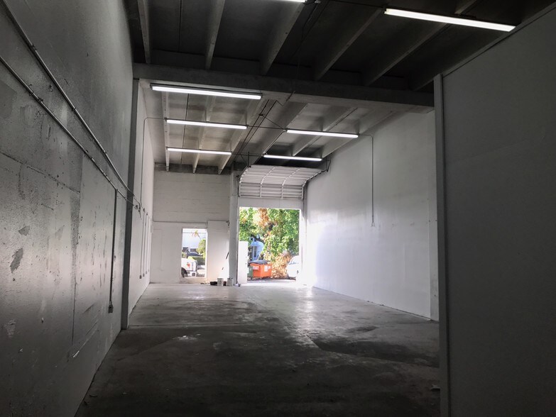 More Photos Of 1905 NW 32nd St, Pompano Beach Warehouse For Lease