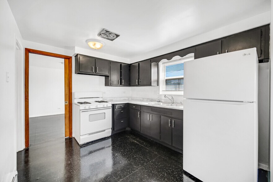 More Photos Of 1859 E 87th St, Chicago Storefront Retail Office For Sale