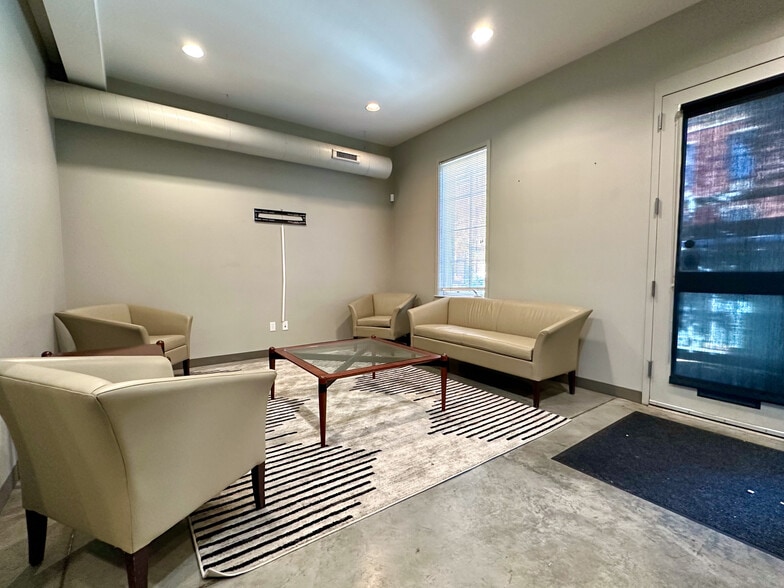 More Photos Of 2010 S 8th St, Saint Louis Office For Lease