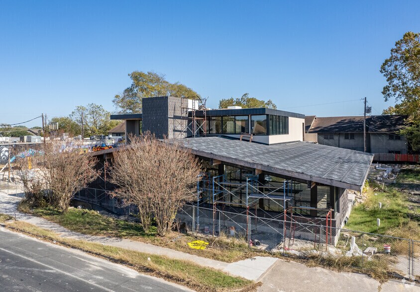 More Photos Of 5621 Emerald Forest Dr, Austin Restaurant For Lease