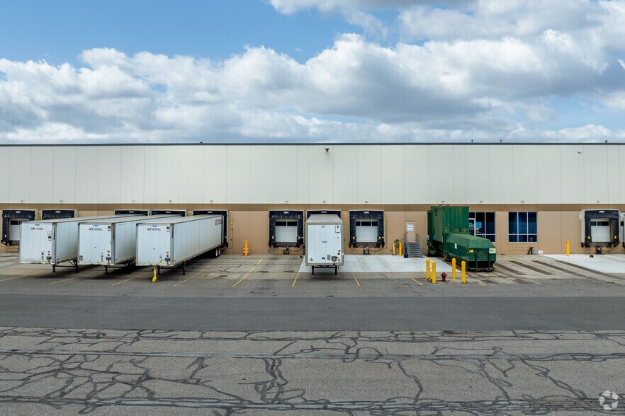 More Photos Of 315 W Silverbell Rd, Orion Industrial For Sale