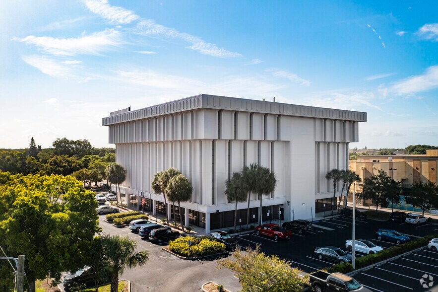 More Photos Of 1700 66th St N, Saint Petersburg Office For Lease