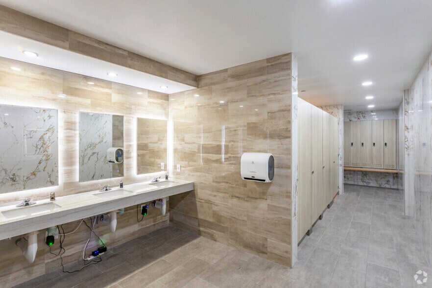 More Photos Of 12220 World Trade Dr, San Diego Flex For Sale