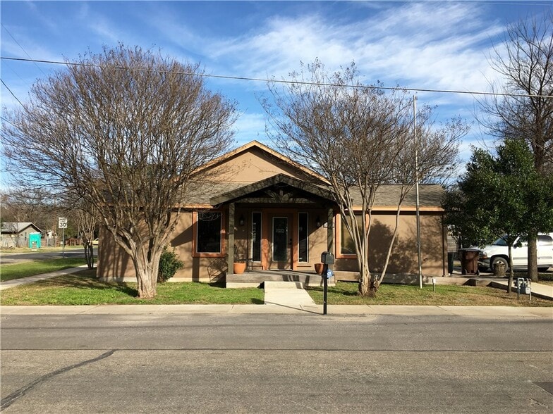 Primary Photo Of 302 E Milam St, Round Rock Office For Lease