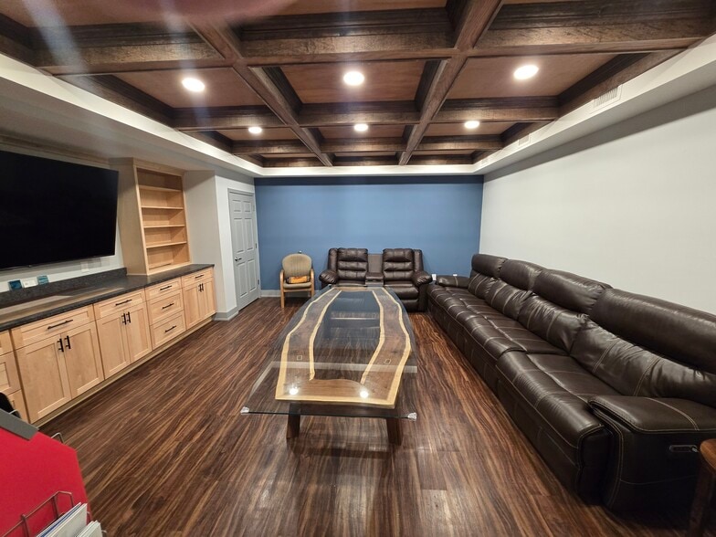 More Photos Of 670 Cambridge St, Fredericksburg Warehouse For Lease