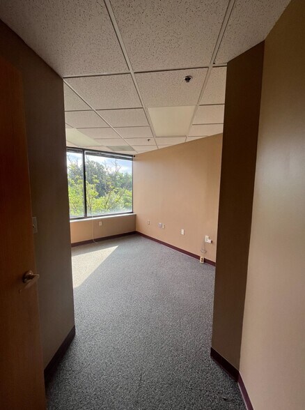 More Photos Of 7350 Van Dusen Rd, Laurel Medical For Sale