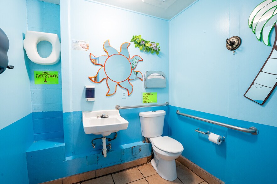 More Photos Of 111 S State St, Ukiah Restaurant For Sale