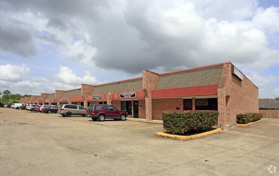 Primary Photo Of 12130-12202 Beechnut St, Houston Unknown For Lease