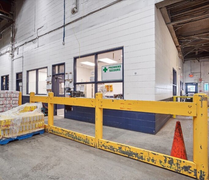 More Photos Of 11281-11299 Boul Albert-Hudon, Montréal Distribution For Lease