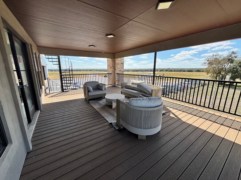 More Photos Of 302 Toledo Trl, Georgetown Office For Sale