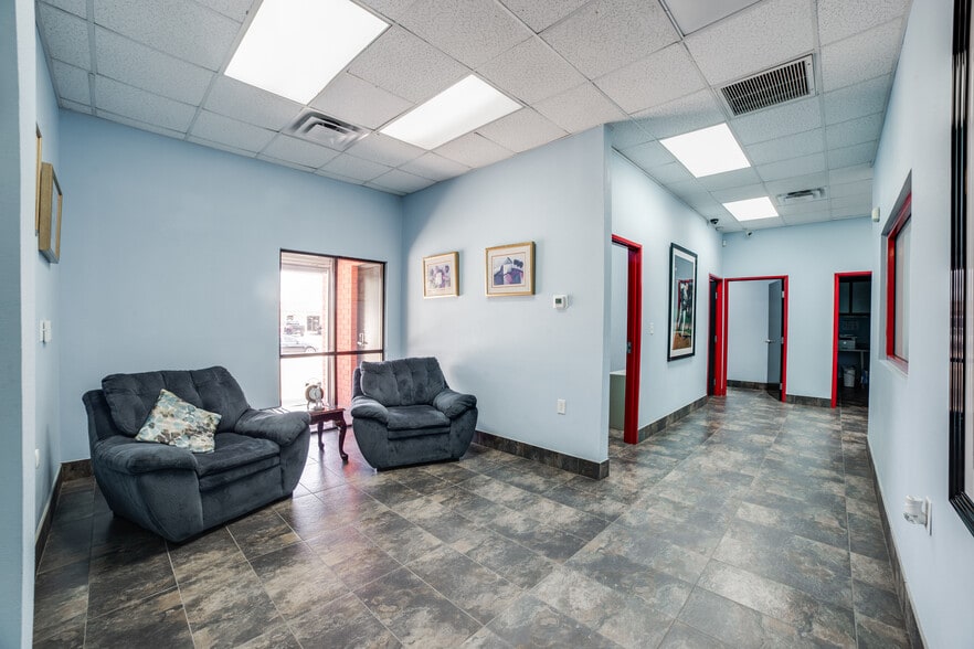 More Photos Of 10835 Gulfdale St, San Antonio Light Distribution For Sale