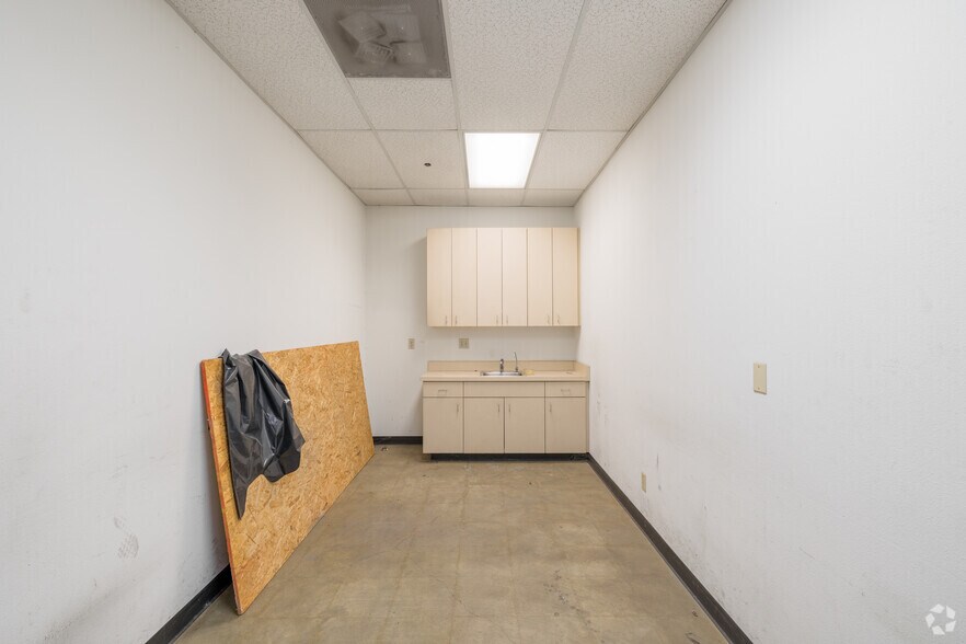 More Photos Of 1364 E 15th St, Los Angeles Warehouse For Sale