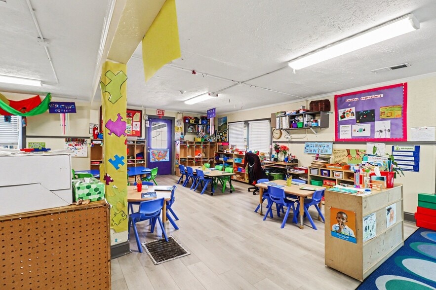 More Photos Of 983 Forest Ave, Forest Park Daycare Center For Sale