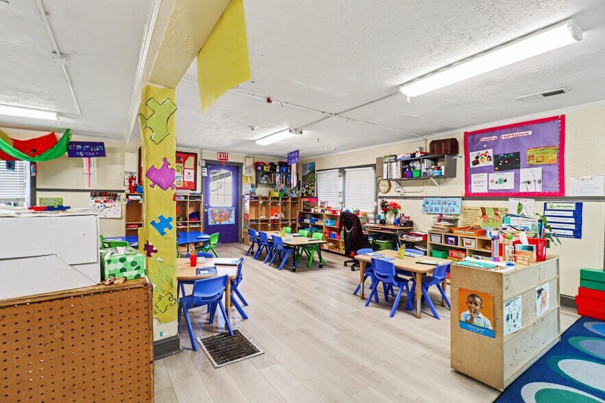 More Photos Of 983 Forest Ave, Forest Park Daycare Center For Sale