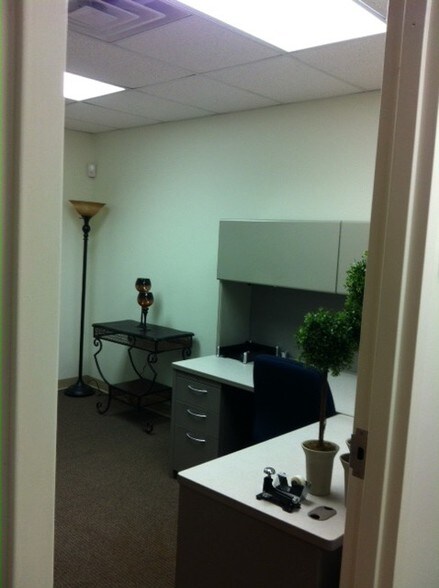 More Photos Of 14111-14165 Robert Paris Ct, Chantilly Office For Sale