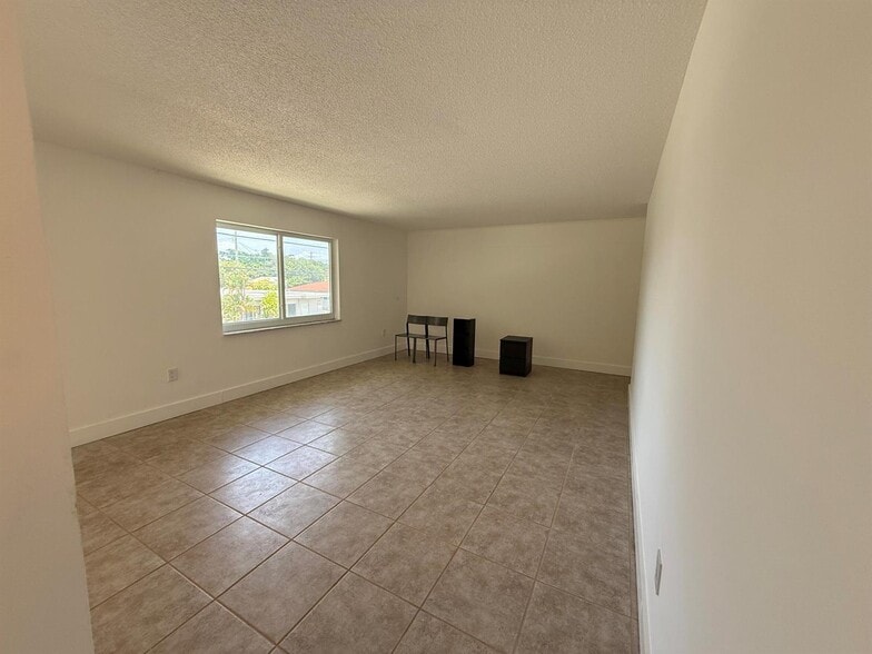 More Photos Of 1859 Lincoln St, Hollywood Apartments For Sale