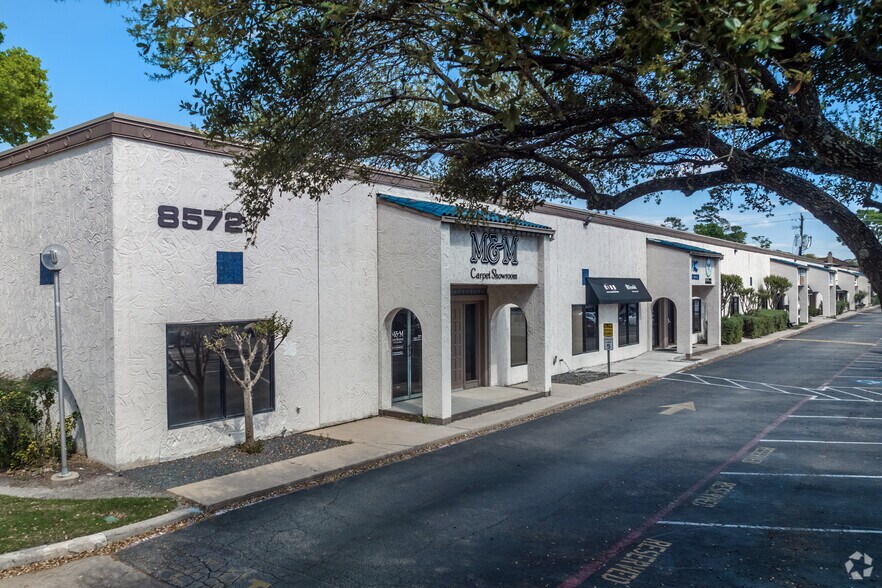 More Photos Of 8554 Katy Fwy, Houston Unknown For Lease