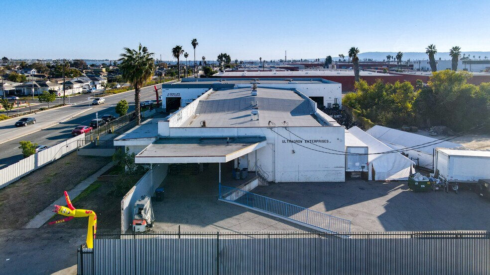 More Photos Of 13501 S Main St, Los Angeles Warehouse For Lease