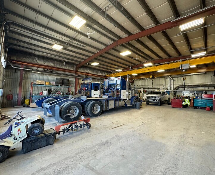 More Photos Of 49 Diamond Ave, Spruce Grove Manufacturing For Sale