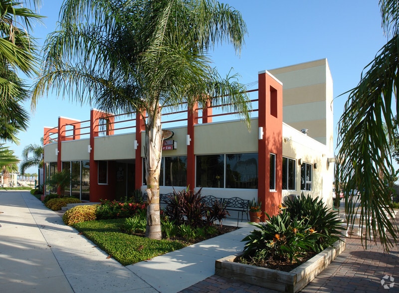More Photos Of 350 E Seminole Blvd, Sanford Freestanding For Sale