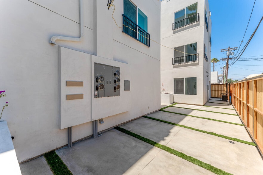 More Photos Of 21719 Hart St, Canoga Park Apartments For Sale