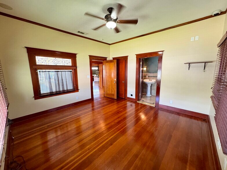 More Photos Of 807 N Van Ness Ave, Fresno Office Residential For Sale