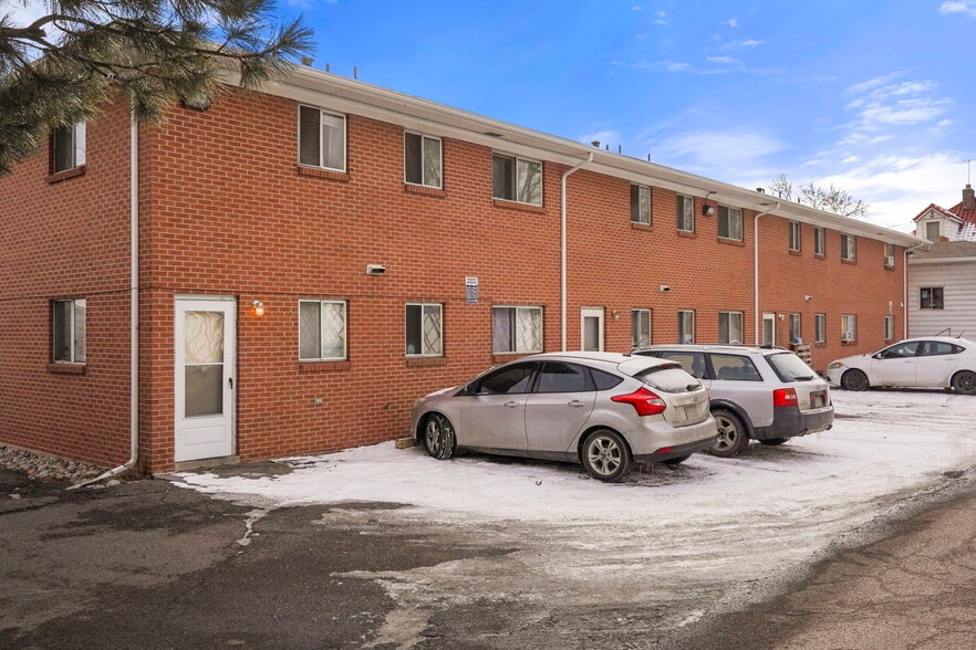 More Photos Of 1600-1604 Garland St, Lakewood Apartments For Sale