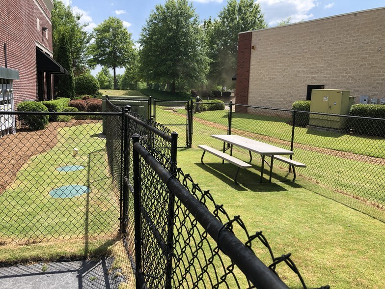 More Photos Of 430 Winkler Dr, Alpharetta Light Manufacturing For Sale