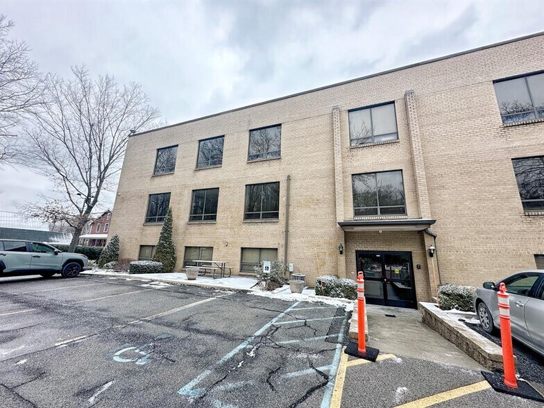 More Photos Of 531 Central Park Ave, Scarsdale Office For Lease