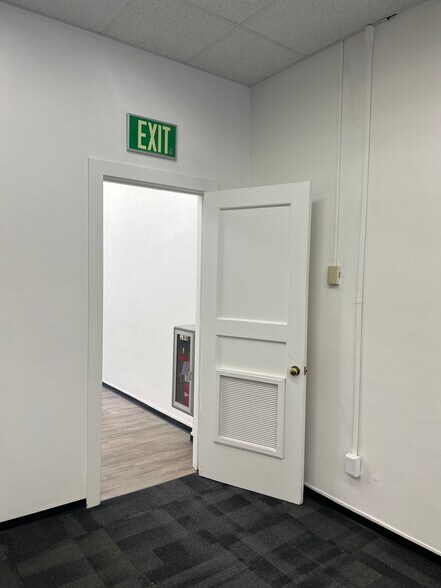 More Photos Of 118 S 3rd St, King City Office For Lease