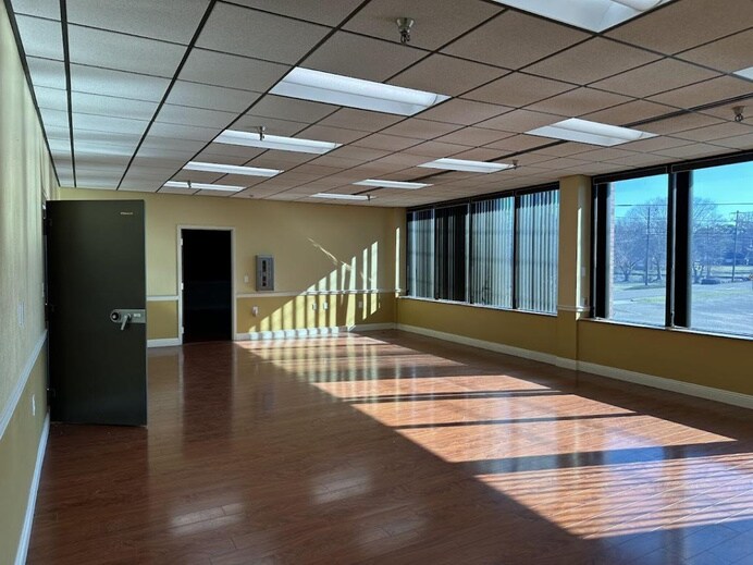 More Photos Of 133 Scanlan St, Newton Distribution For Lease