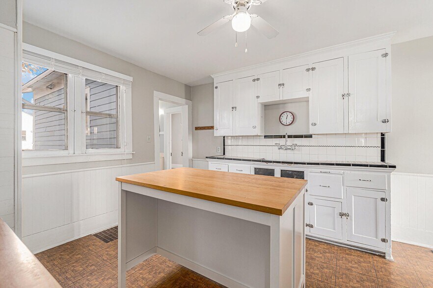 More Photos Of 3981 White St SW, Grandville Flex For Sale