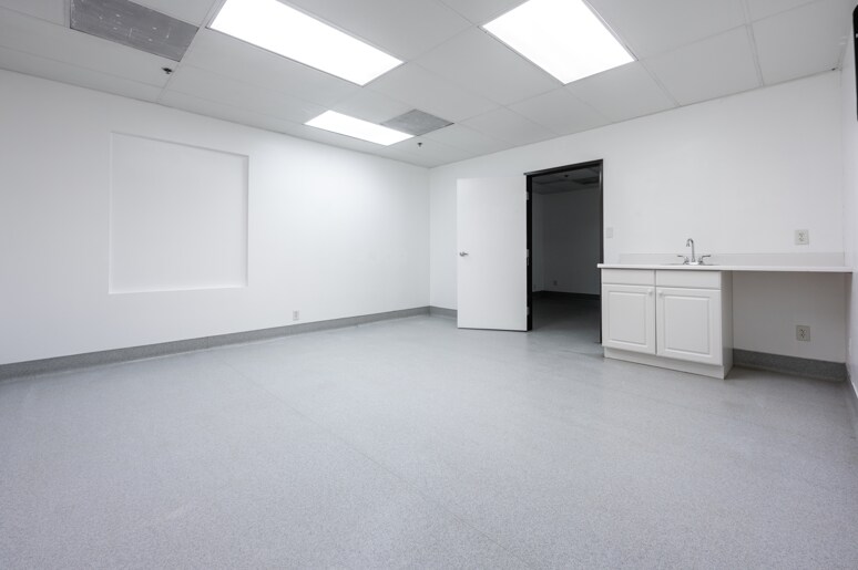 More Photos Of 7901 Vickers St, San Diego Medical For Lease