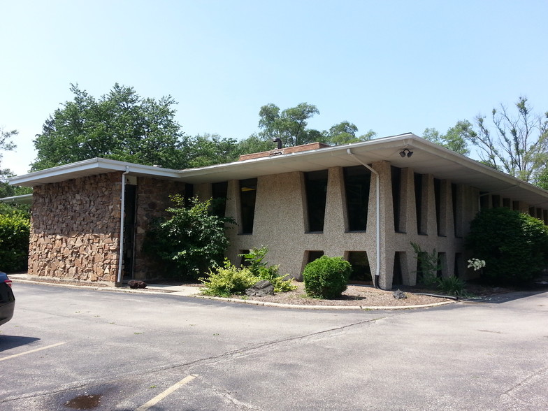 Primary Photo Of 855 E Palatine Rd, Palatine Medical For Sale