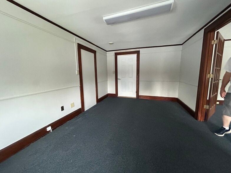 More Photos Of 252 Main St, Portland Storefront Retail Office For Sale