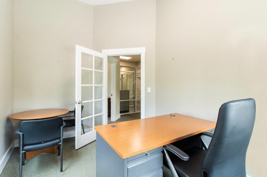 More Photos Of 698 Main St, Branford Office For Sale