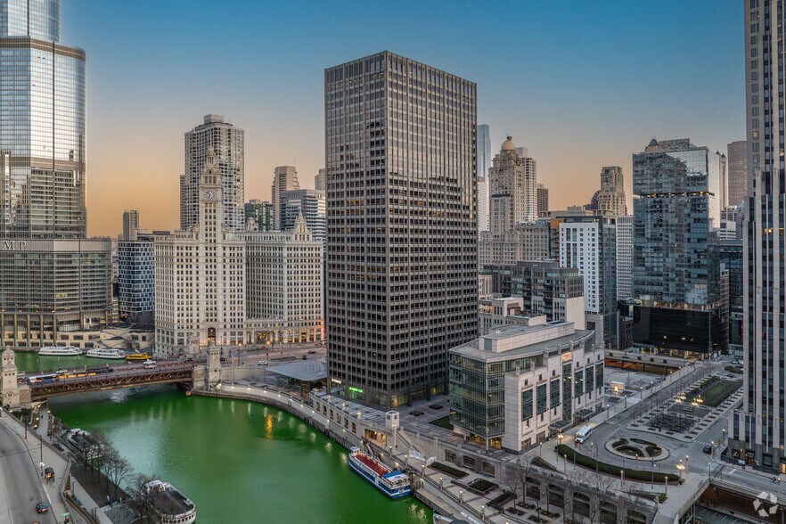 More Photos Of 401 N Michigan Ave, Chicago Office For Lease