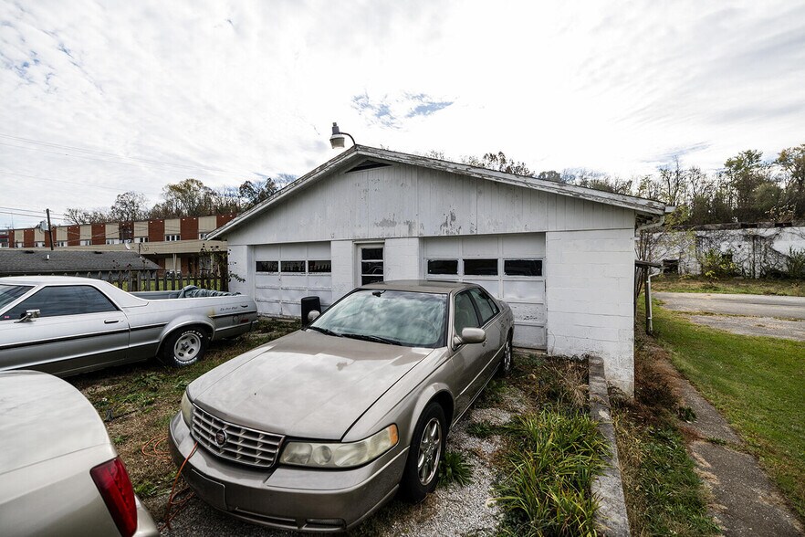 More Photos Of 110 Tandy Ave, Somerset Flex For Sale