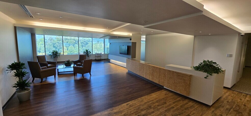 More Photos Of 1130 Sanctuary Pky, Alpharetta Office For Lease