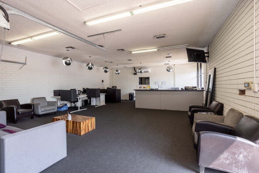 More Photos Of 8515 S La Cienega Blvd, Inglewood Warehouse For Lease