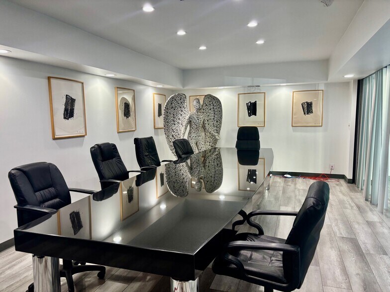 More Photos Of 825 S Barrington Ave, Los Angeles Office For Sale