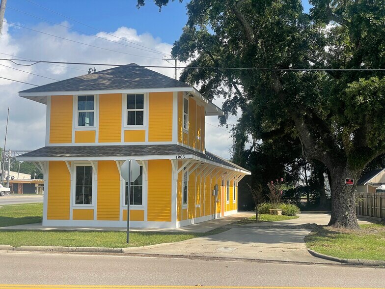 More Photos Of 1803 Curcor Dr, Gulfport Loft Creative Space For Lease
