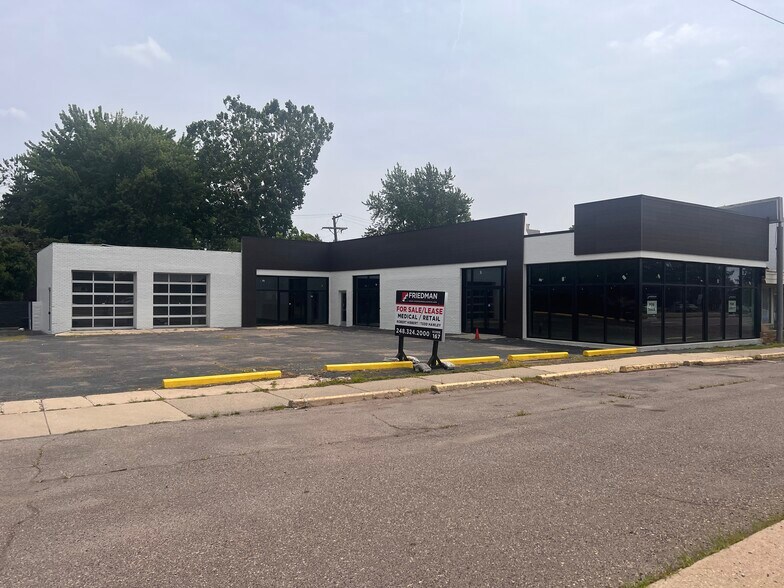 More Photos Of 30178 Woodward Ave, Royal Oak Auto Dealership For Lease