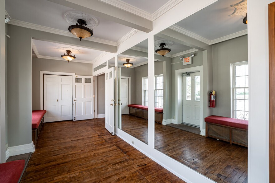 More Photos Of 3701 E Layton Ave, Cudahy Storefront Retail Residential For Sale